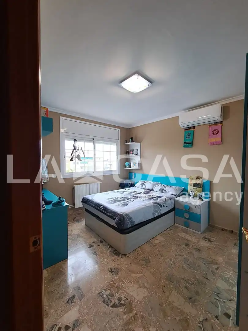 Dormitori de Casa o xalet en venda en Terrassa amb Terrassa i Piscina