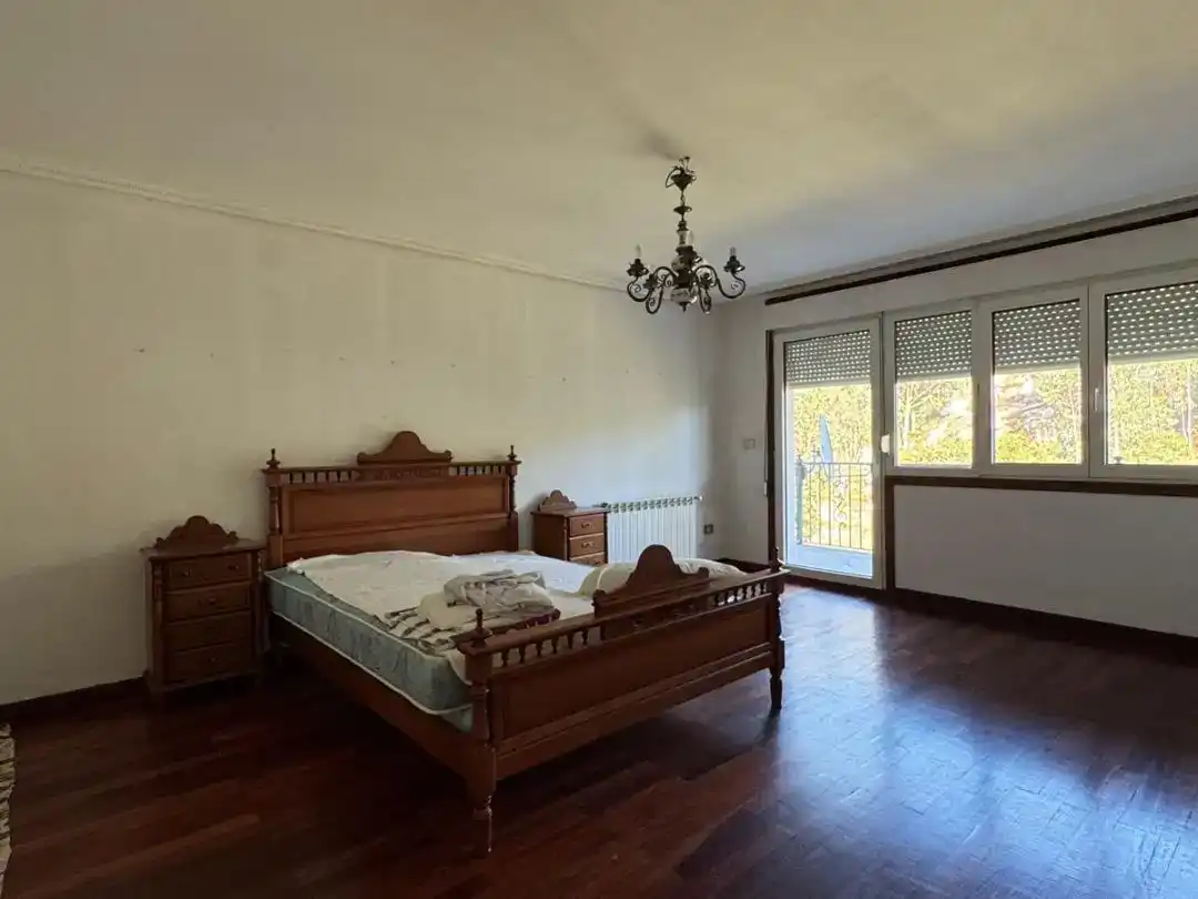 Dormitori de Casa o xalet en venda en Cangas  amb Aire condicionat i Balcó