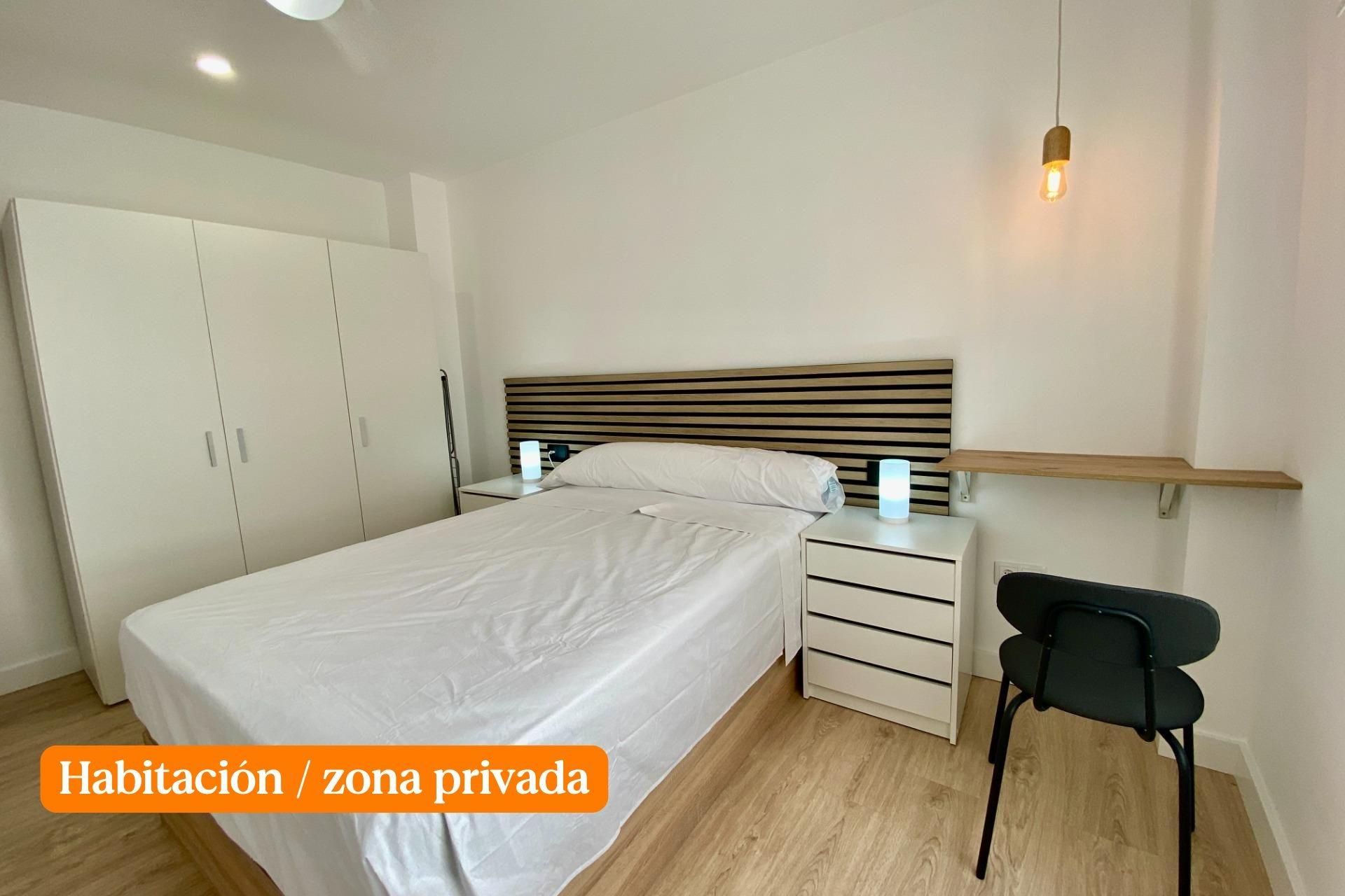 Bedroom of Flat to share in Elche / Elx