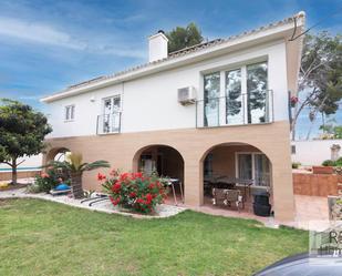 Vista exterior de Casa o xalet en venda en L'Eliana amb Aire condicionat, Calefacció i Jardí privat