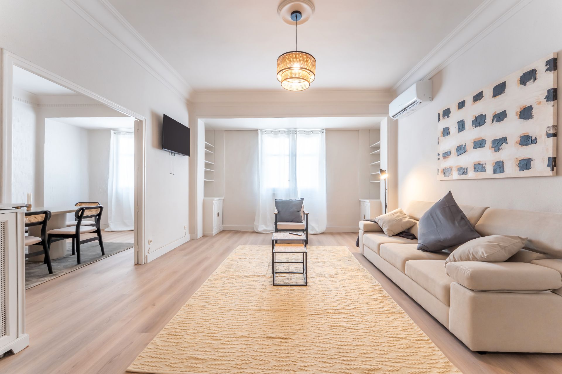 Living room of Flat for rent in  Madrid Capital  with Air Conditioner, Heating and Parquet flooring