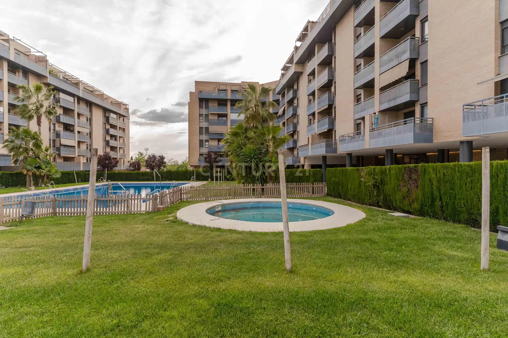Piscina de Piso en venta en Granada con Jardín privado, Trastero y Piscina comunitaria