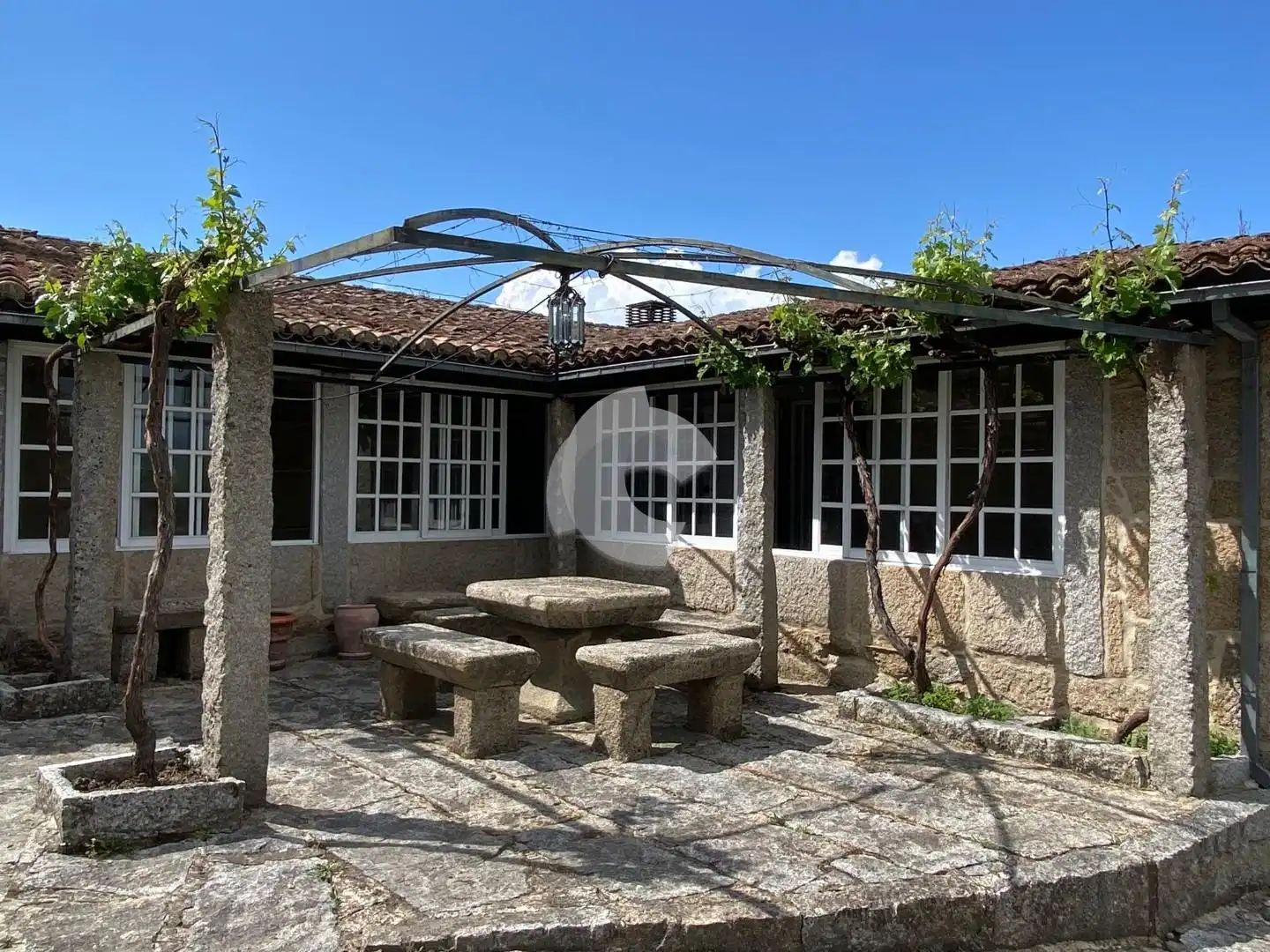 Terrassa de Casa o xalet en venda en San Cibrao das Viñas amb Calefacció, Jardí privat i Parquet