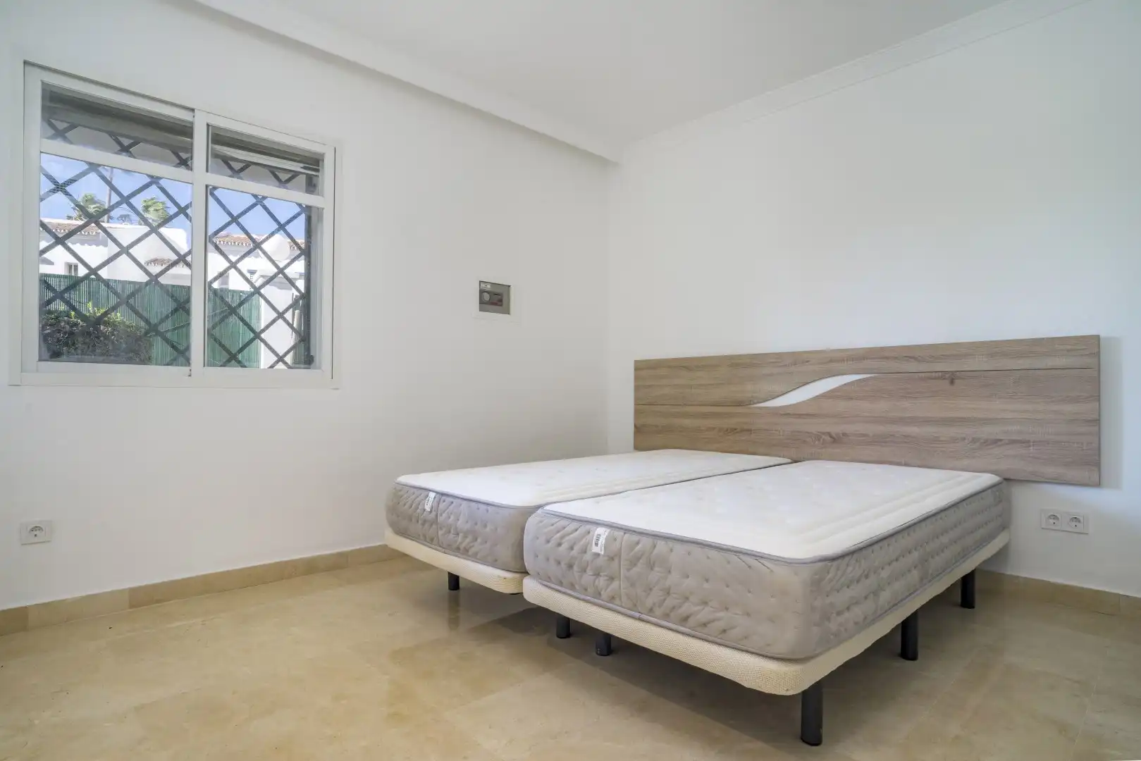 Habitación de Planta baja en venta en Marbella con Jardín privado, Terraza y Piscina