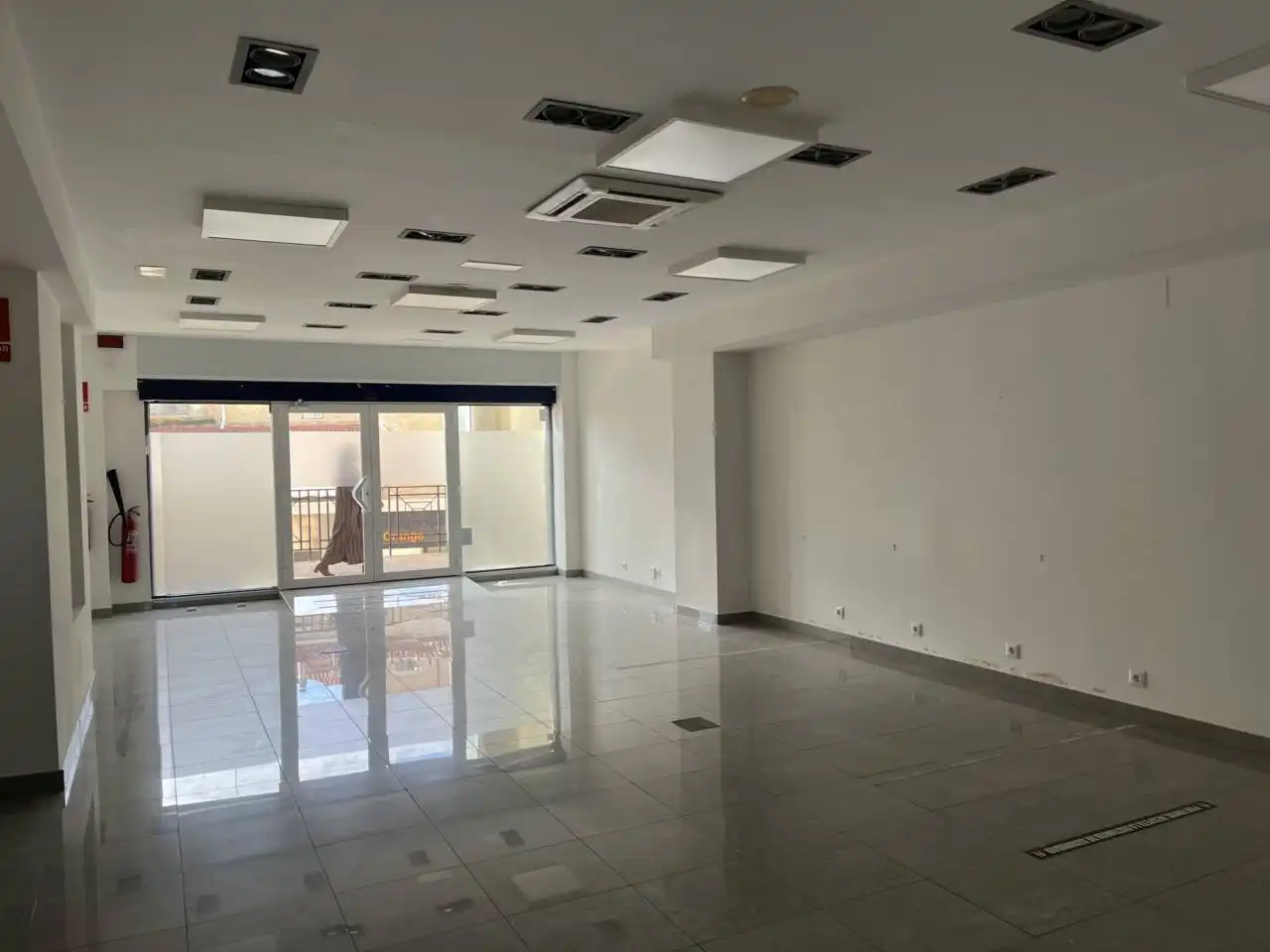 Local comercial en venda a Plaza Paola Blasco 3, imagen 3
