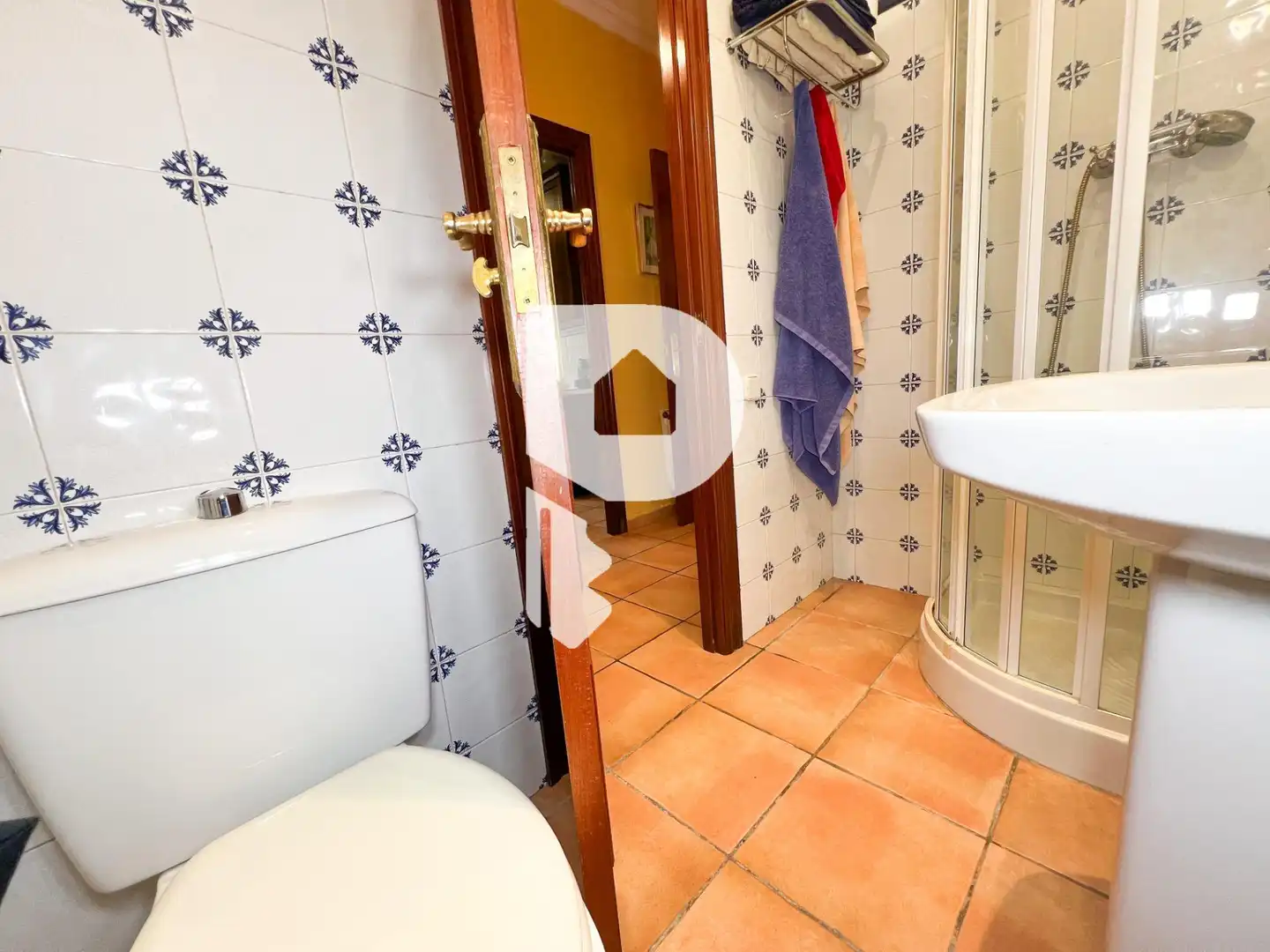 Bany de Casa o xalet en venda en Vallirana amb Calefacció, Jardí privat i Terrassa