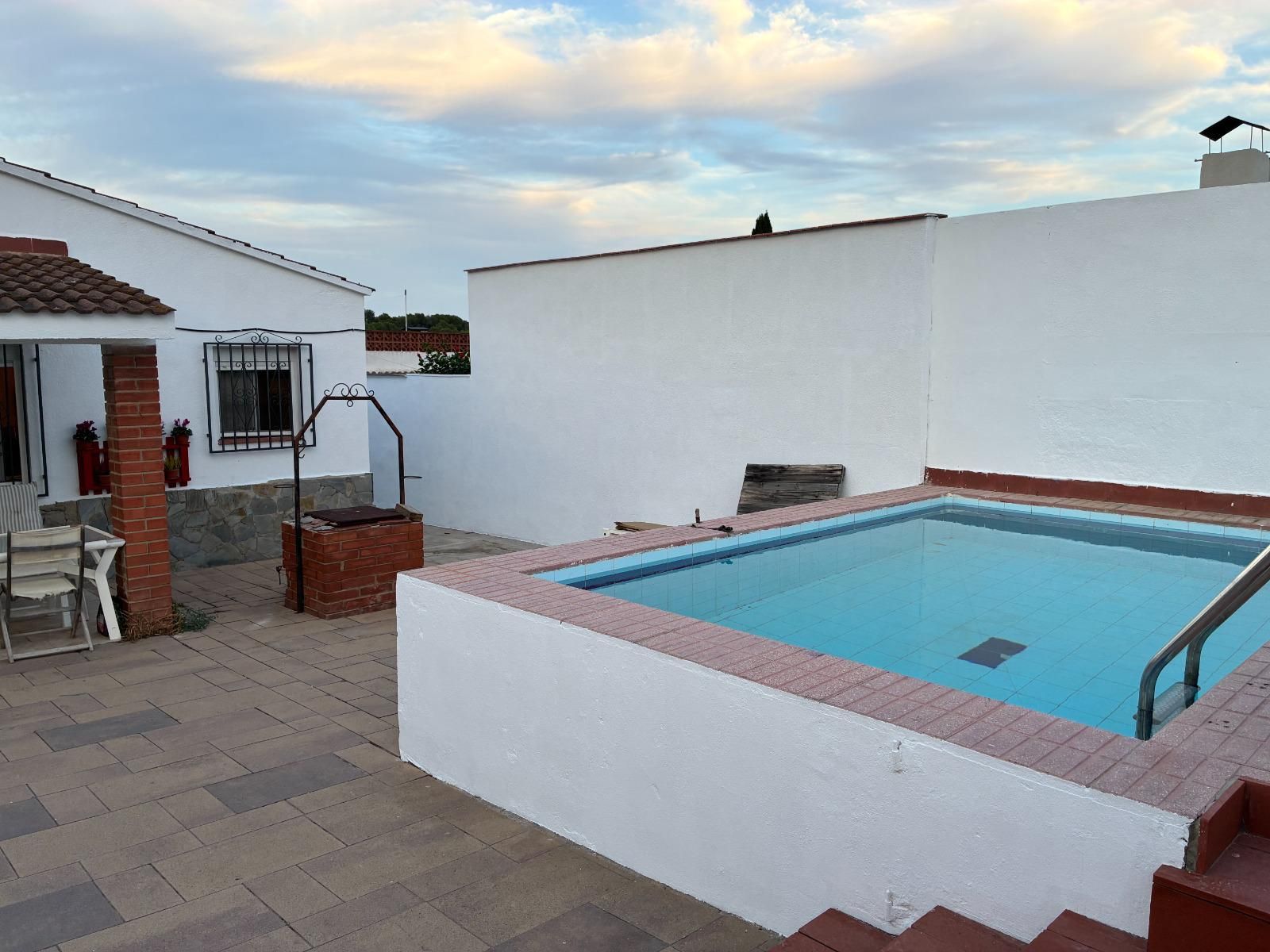 Piscina de Casa o xalet en venda en Vilanova i la Geltrú amb Jardí privat i Piscina