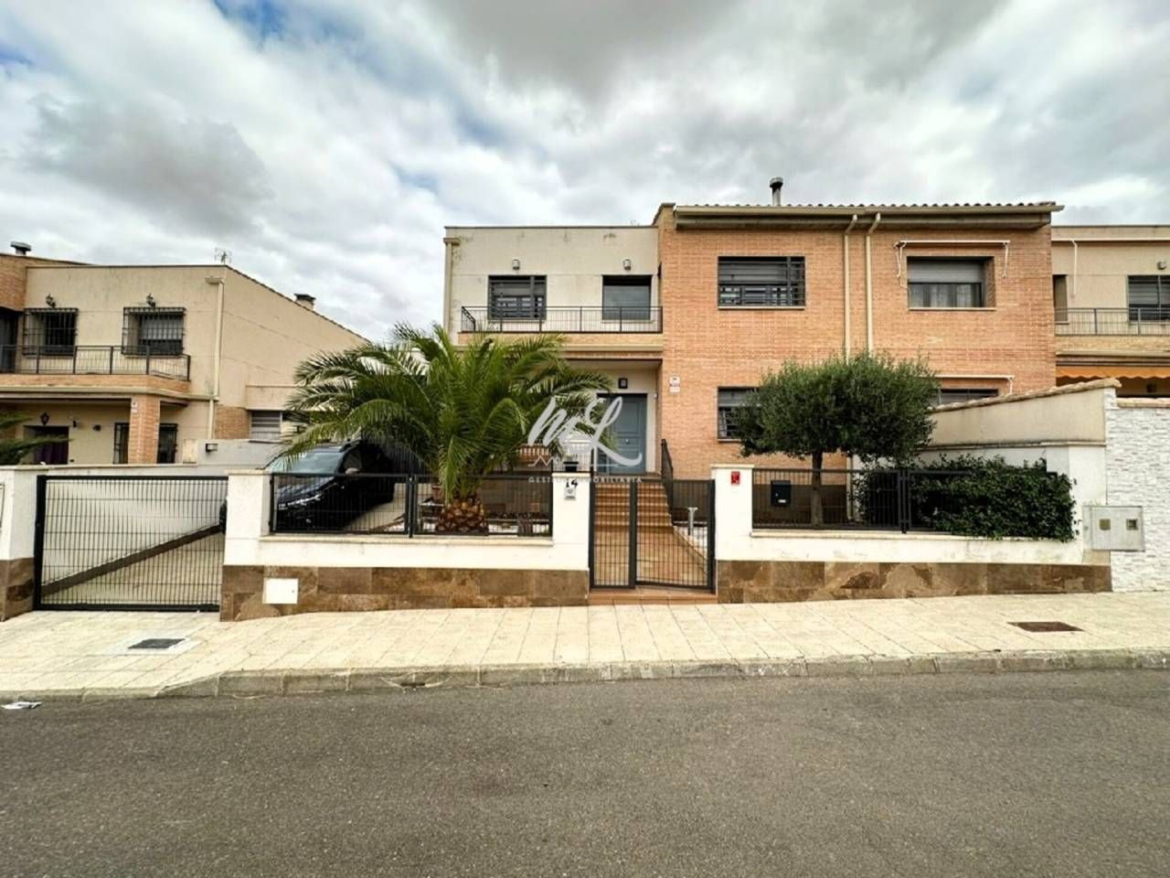 Vista exterior de Casa adosada en venda en Nambroca amb Aire condicionat, Jardí privat i Terrassa