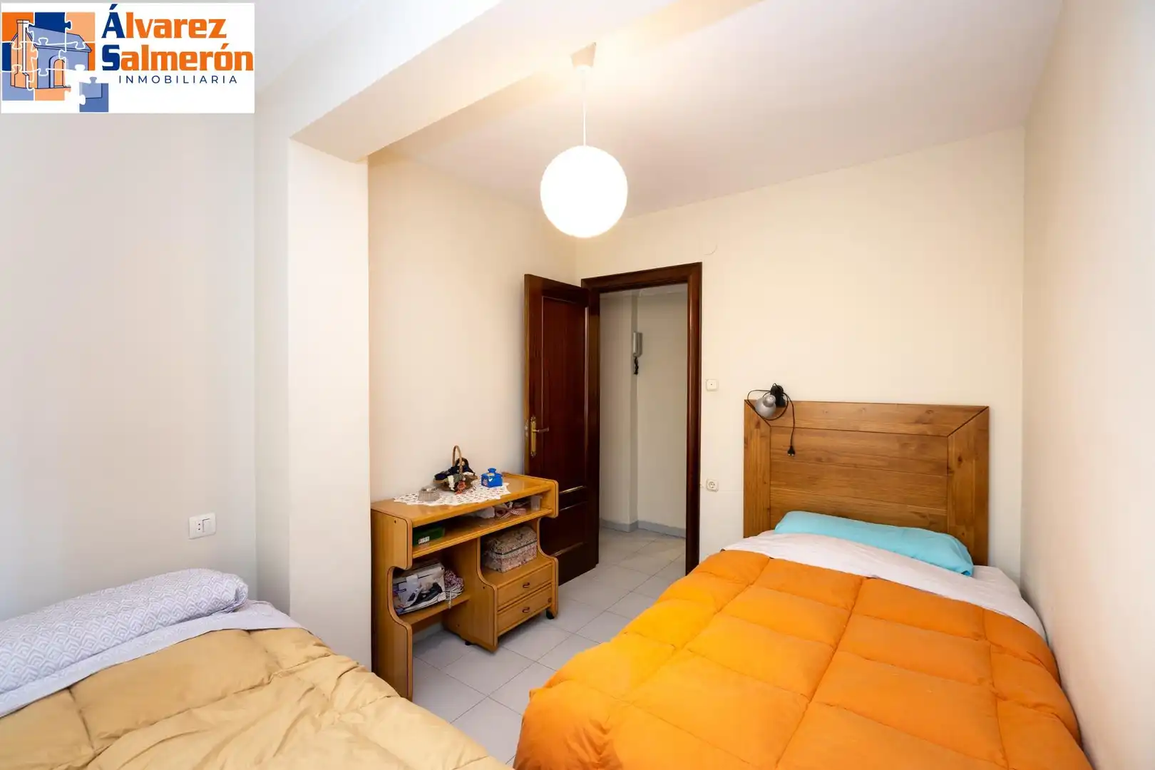 Bedroom of Flat for sale in Granada  with Balcony