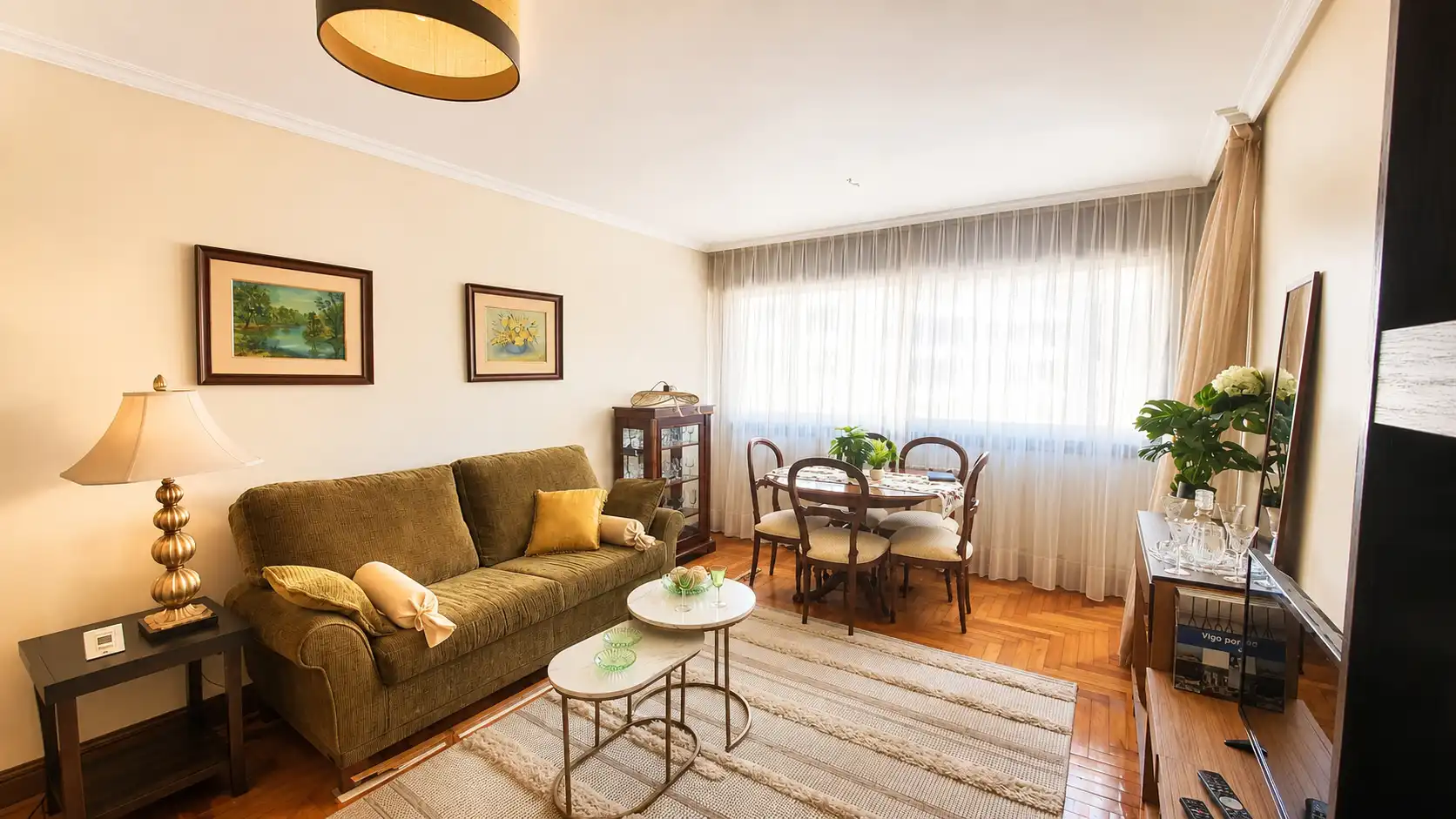 Living room of Flat for sale in Vigo   with Heating, Furnished and Oven