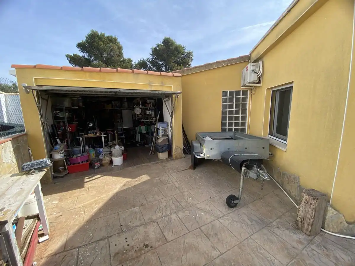 Vista exterior de Casa o xalet en venda en Alcanar amb Aire condicionat, Calefacció i Jardí privat