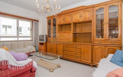 Sala d'estar de Pis de lloguer en A Coruña Capital  amb Moblat, Forn i Rentadora