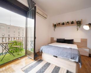 Dormitori de Apartament per a compartir en  Madrid Capital amb Balcó