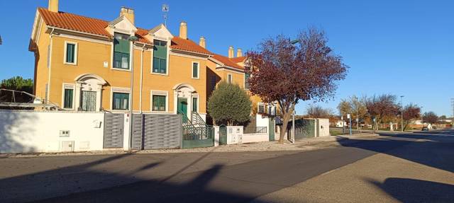 Casa adosada en Venta en Urbanización Siglo XXI - Carretera de Villalpando