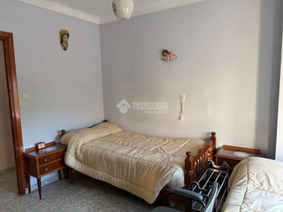 Habitación de Casa adosada en venta en Torredelcampo con Aire acondicionado, Terraza y Amueblado