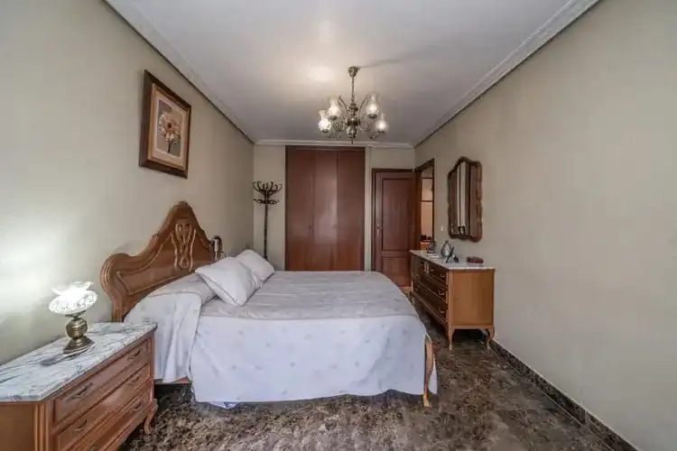 Habitación de Piso en venta en Benidorm con Terraza, Amueblado y Piscina comunitaria