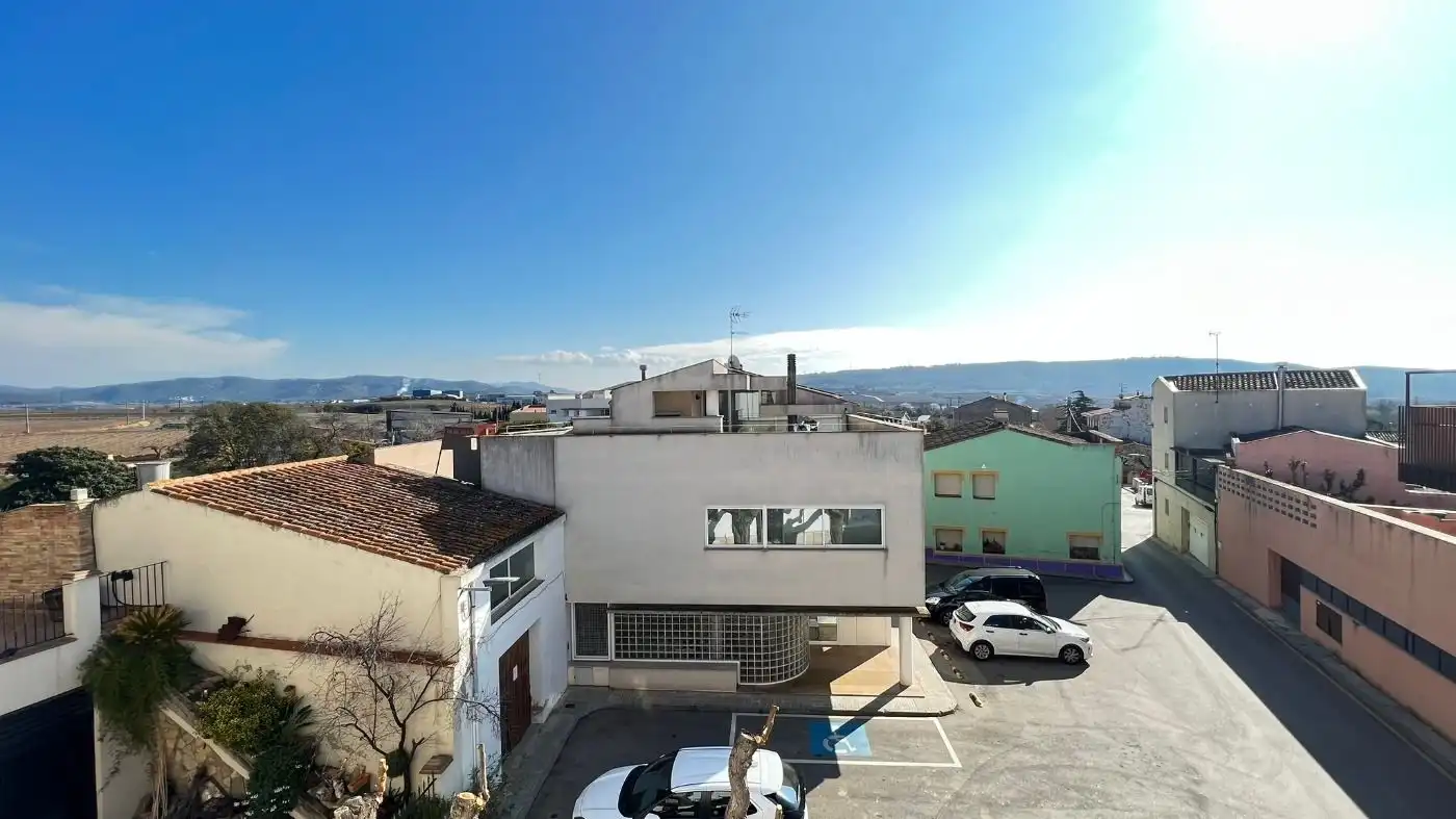Außenansicht von Haus oder Chalet zum Verkauf in Sant Cugat Sesgarrigues mit Heizung und Balkon
