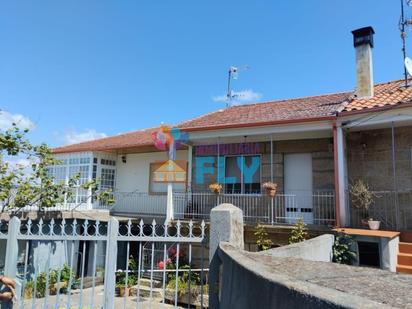 Vista exterior de Casa o xalet en venda en Allariz amb Terrassa i Balcó