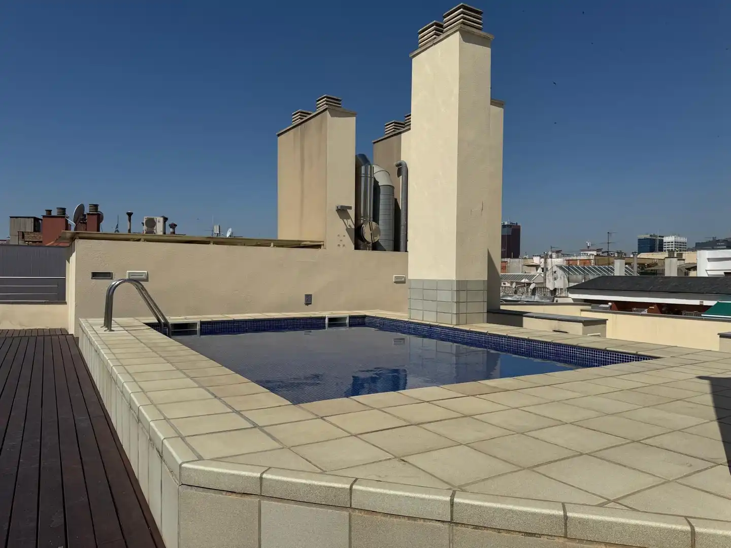 Piscina de Loft de lloguer en Barcelona amb Aire condicionat, Moblat i Balcó