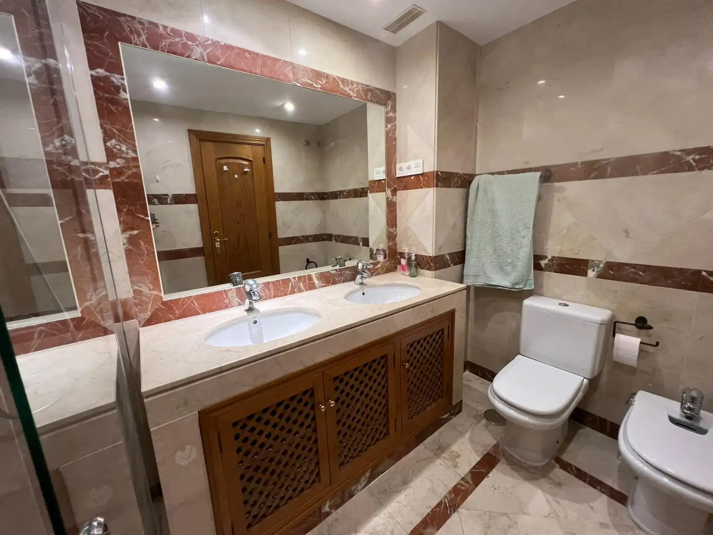 Badezimmer von Wohnungen zur Miete in Marbella mit Klimaanlage, Heizung und Terrasse