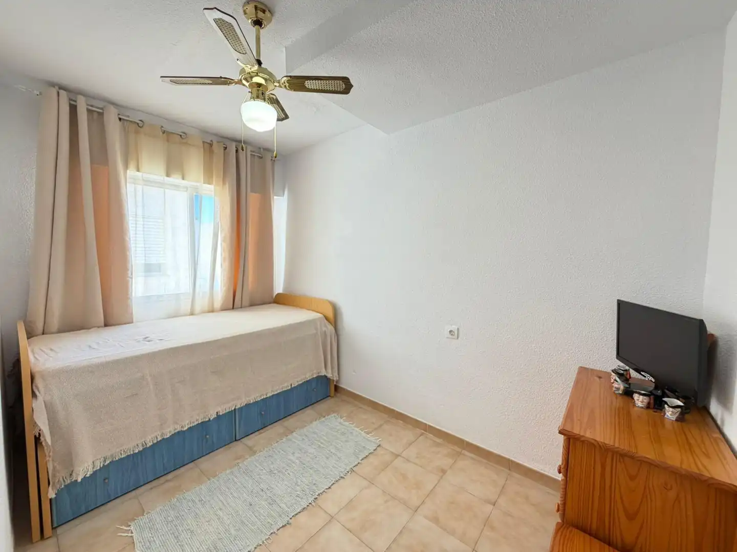 Habitación de Apartamento en venta en Torrevieja con Aire acondicionado, Terraza y Amueblado