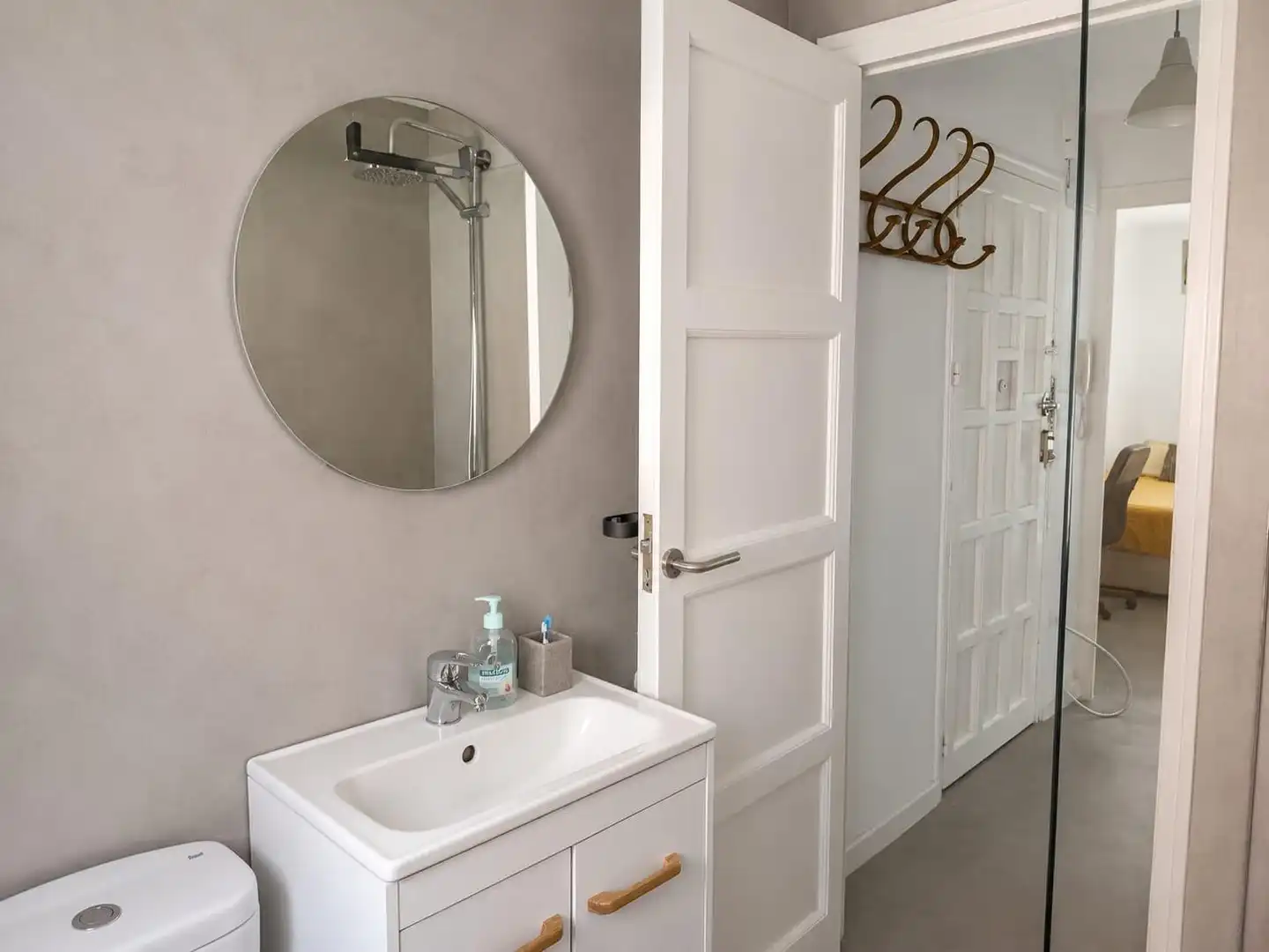 Baño de Piso en venta en Madrid con Calefacción y Balcón