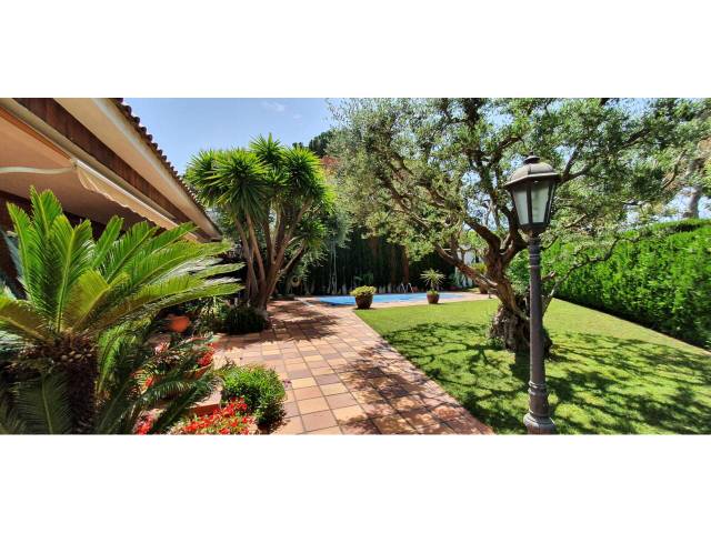 Casa-chalet en Venta en Tiana