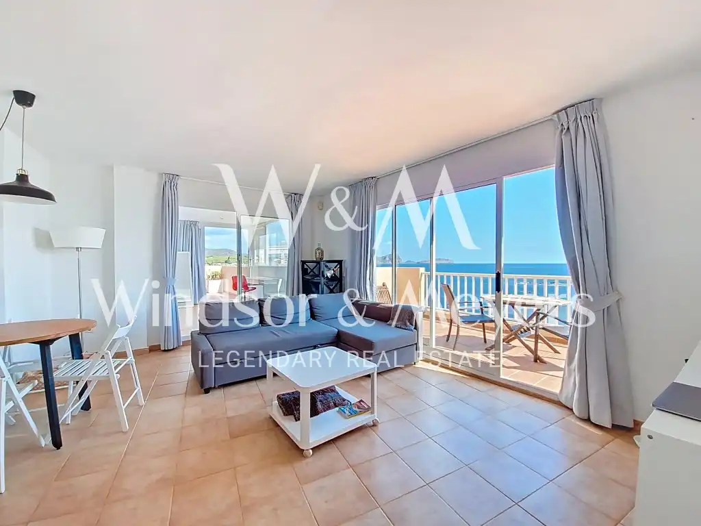Sala de estar de Apartamento en venta en Santa Eulària des Riu con Aire acondicionado, Amueblado y Piscina comunitaria