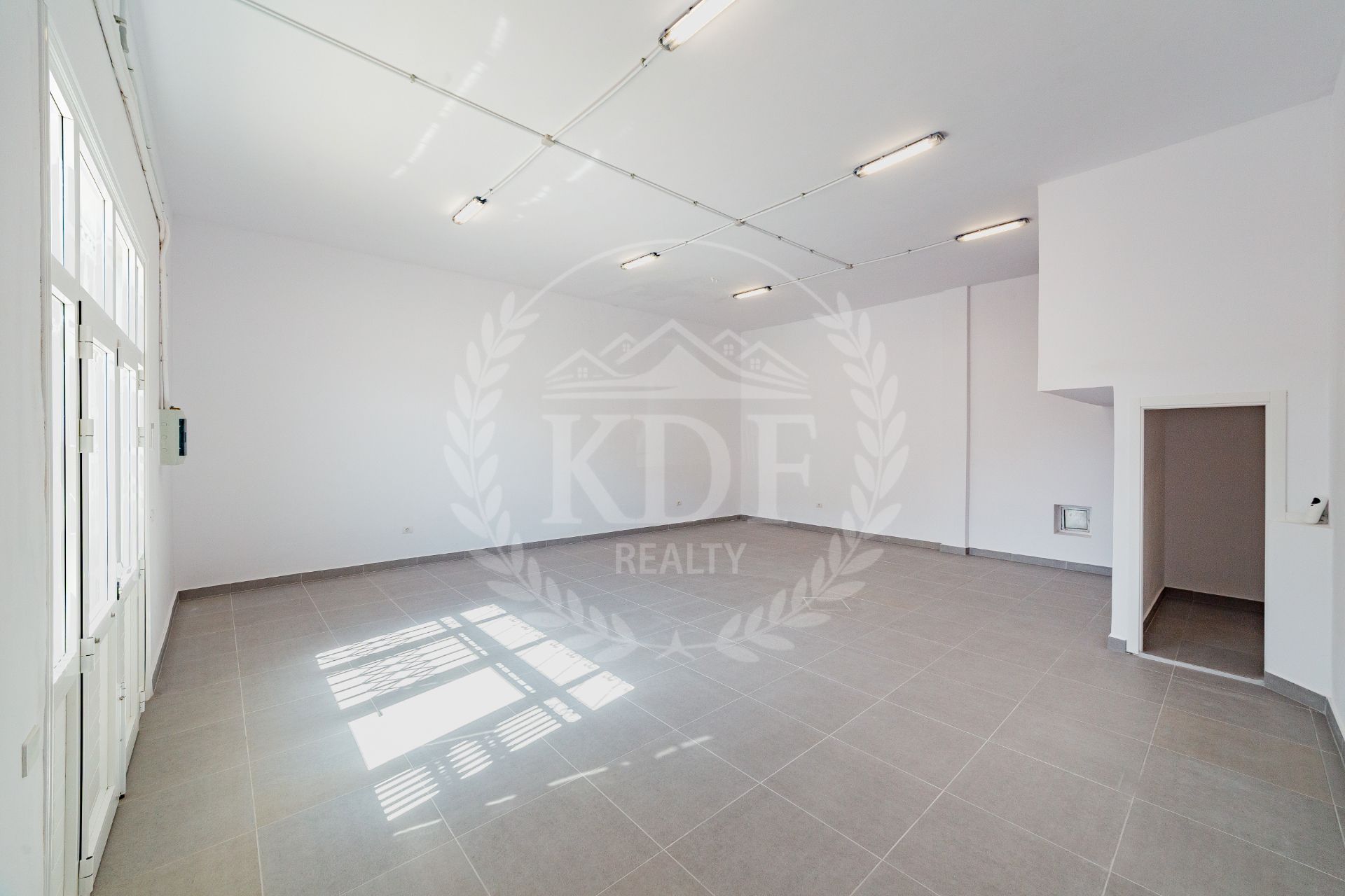 Premises to rent in Arona  with Alarm