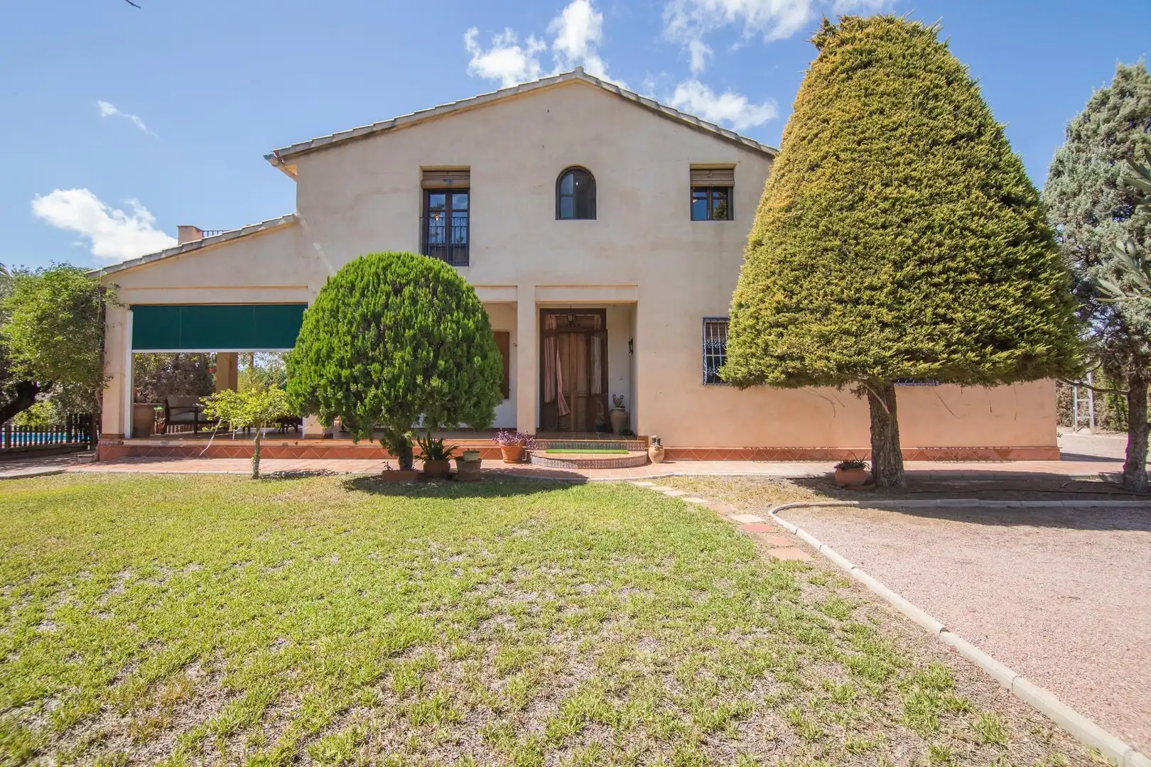Vista exterior de Casa o xalet en venda en Elche / Elx amb Jardí privat, Terrassa i Traster