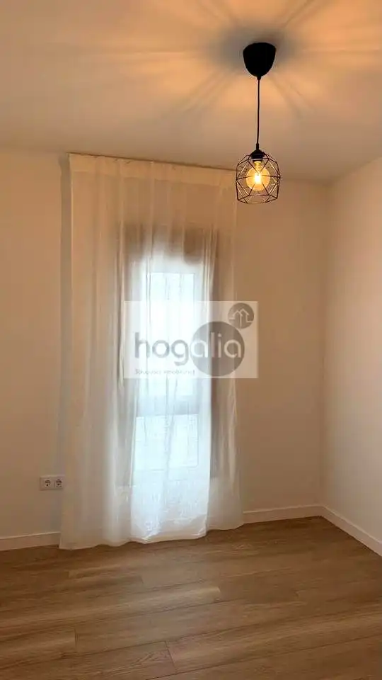 Habitación de Planta baja de alquiler en Sevilla con Aire acondicionado, Trastero y Piscina