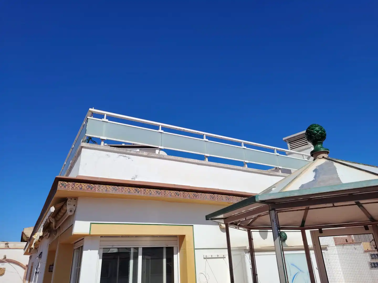 Exterior view of Attic for sale in El Vendrell  with Air Conditioner, Terrace and Storage room