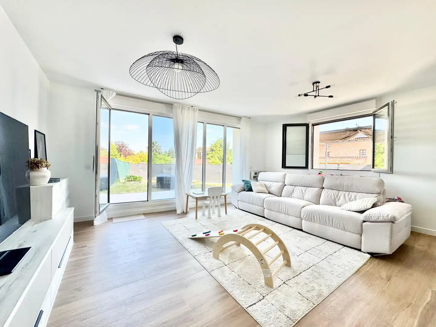 Living room of Detached homes for sale in Vitoria - Gasteiz  with Private garden, Terrace and Storage room
