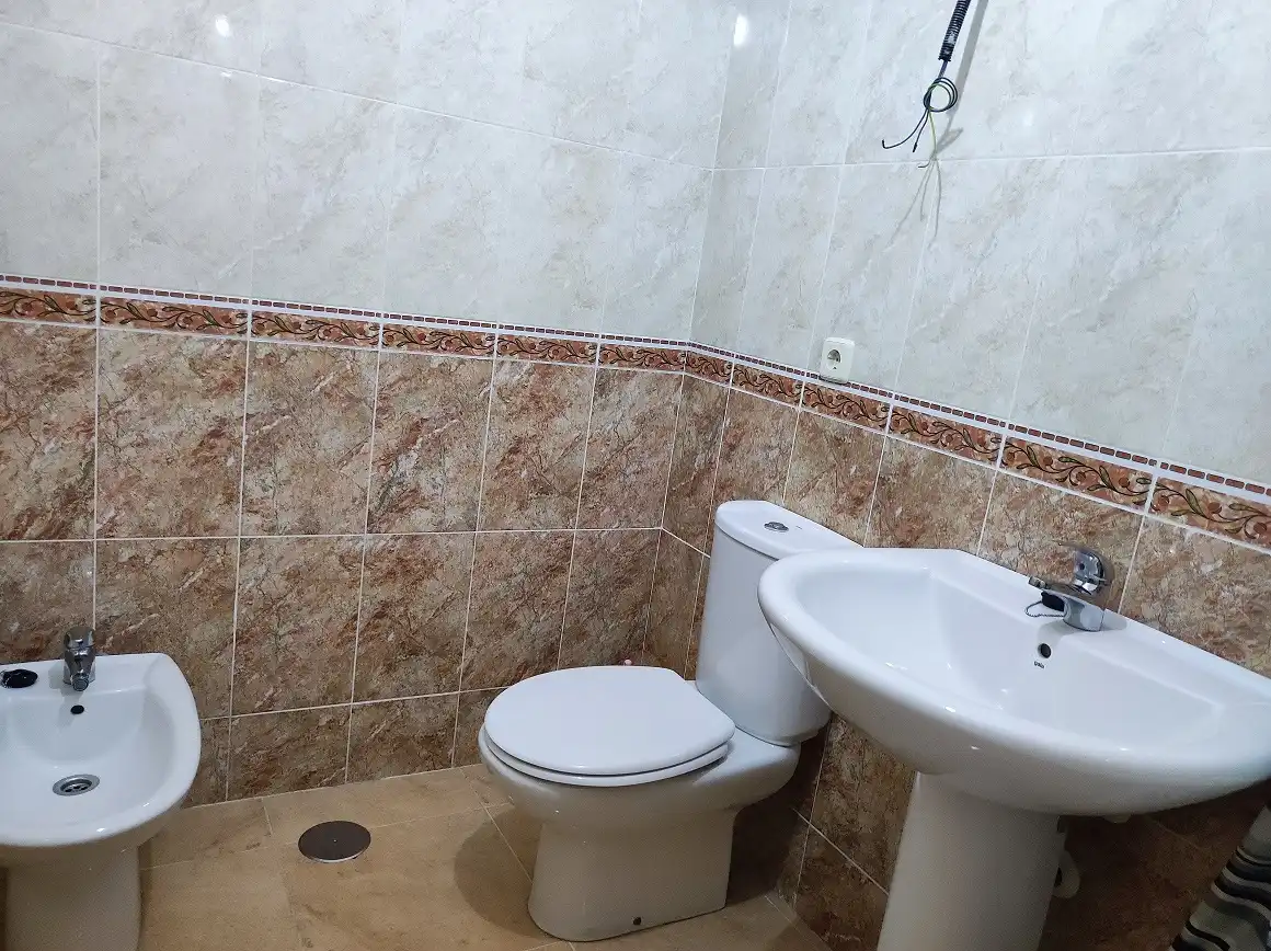 Bathroom of Duplexes for sale in Hellín  with Air Conditioner, Heating and Parquet flooring