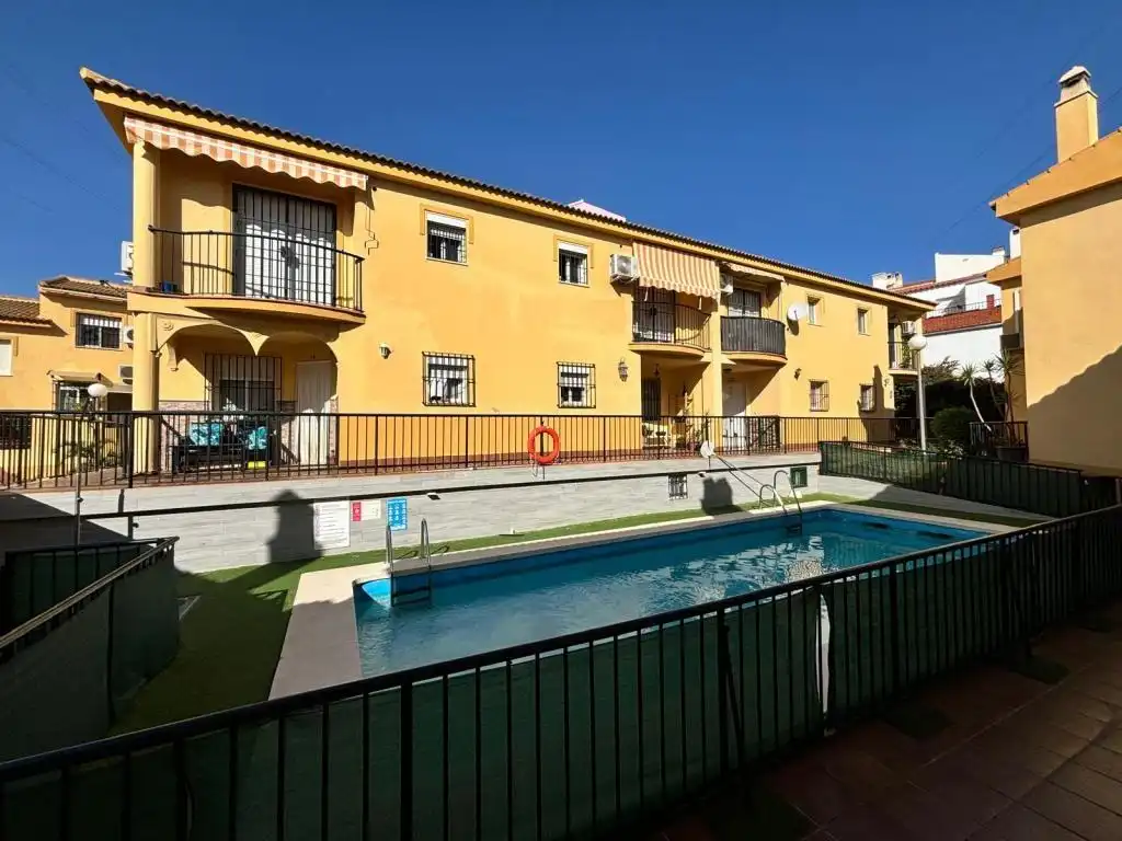 Vista exterior de Casa adosada de alquiler en Málaga con Aire acondicionado, Jardín privado y Amueblado