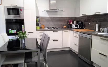 Kitchen of Flat for sale in Esplugues de Llobregat  with Air Conditioner, Terrace and Balcony