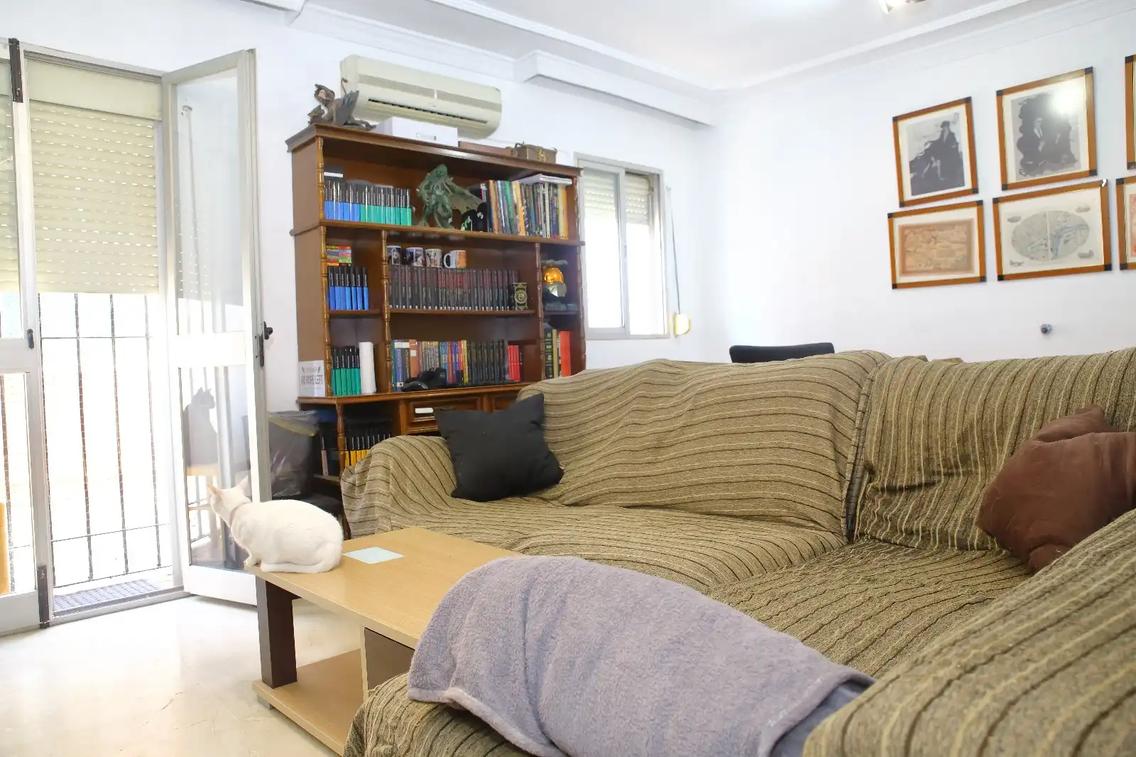 Sala d'estar de Àtic en venda en Estepona amb Aire condicionat, Terrassa i Moblat