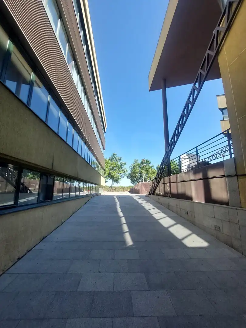 Vista exterior de Local en venta en Las Rozas de Madrid