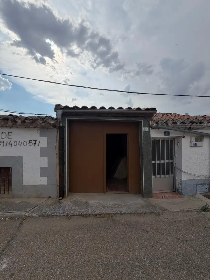 Aparcament de Finca rústica en venda en Torrecilla de la Orden amb Calefacció, Terrassa i Traster