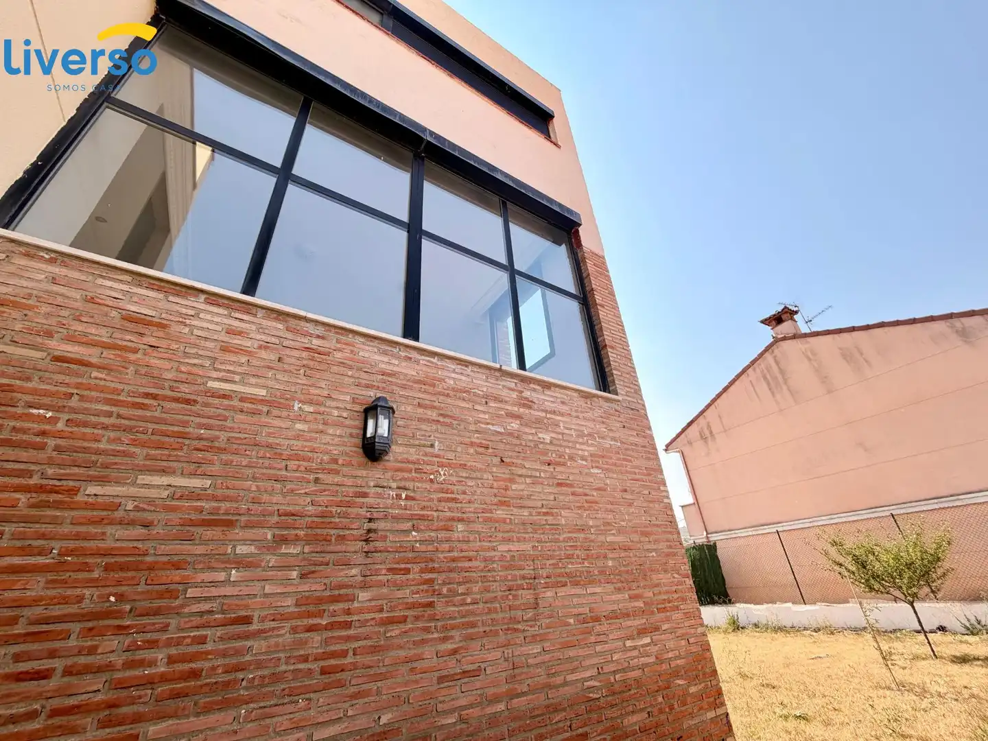 Vista exterior de Casa adosada en venda en Alfoz de Quintanadueñas amb Calefacció, Terrassa i Traster