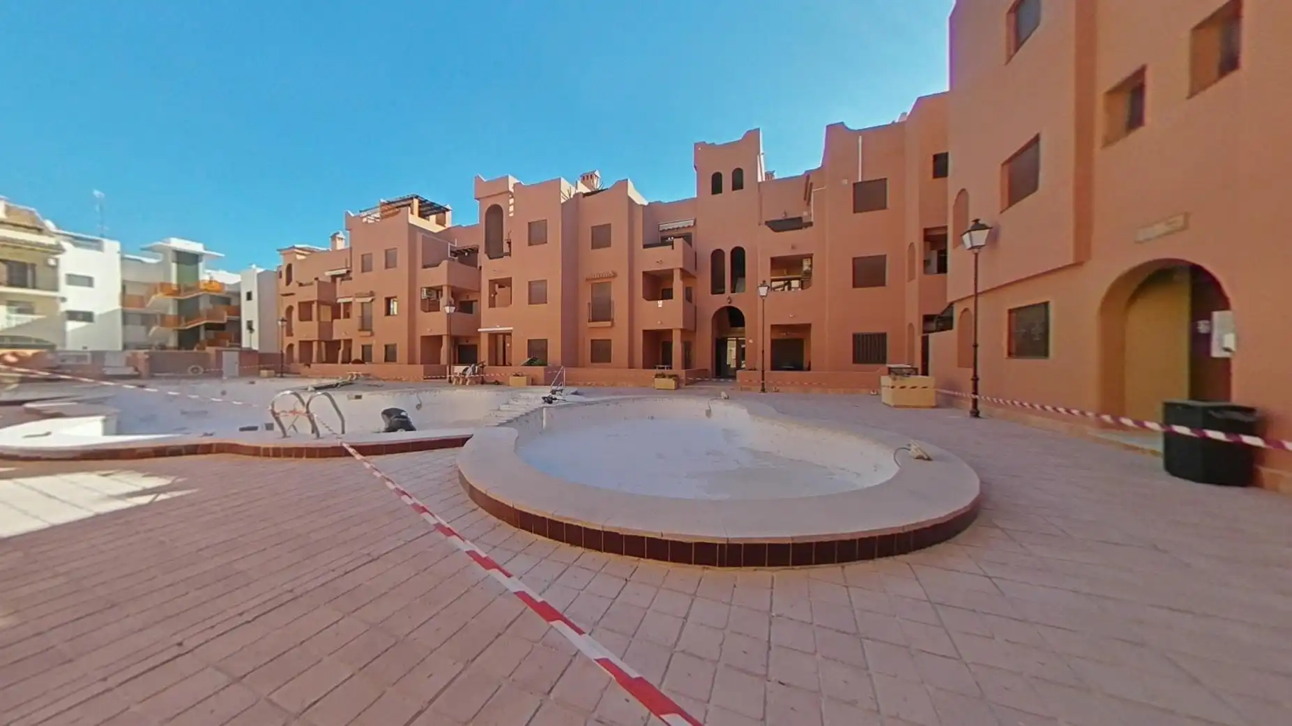 Vista exterior de Piso en venta en Torrevieja con Piscina