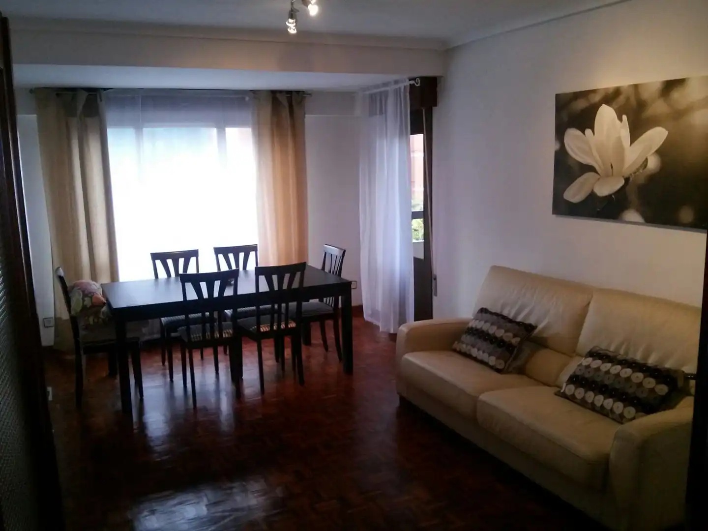 Sala de estar de Piso de alquiler en Oviedo  con Calefacción, Terraza y Amueblado