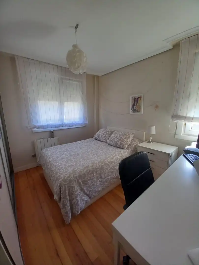 Habitación de Piso en venta en Torrelavega  con Calefacción, Jardín privado y Trastero