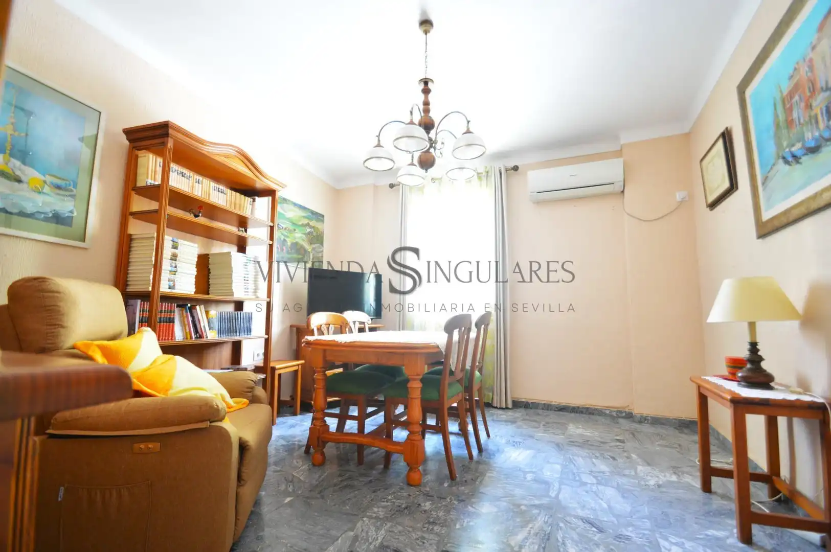 Living room of Flat for sale in Sevilla  with Air Conditioner, Terrace and Storage room
