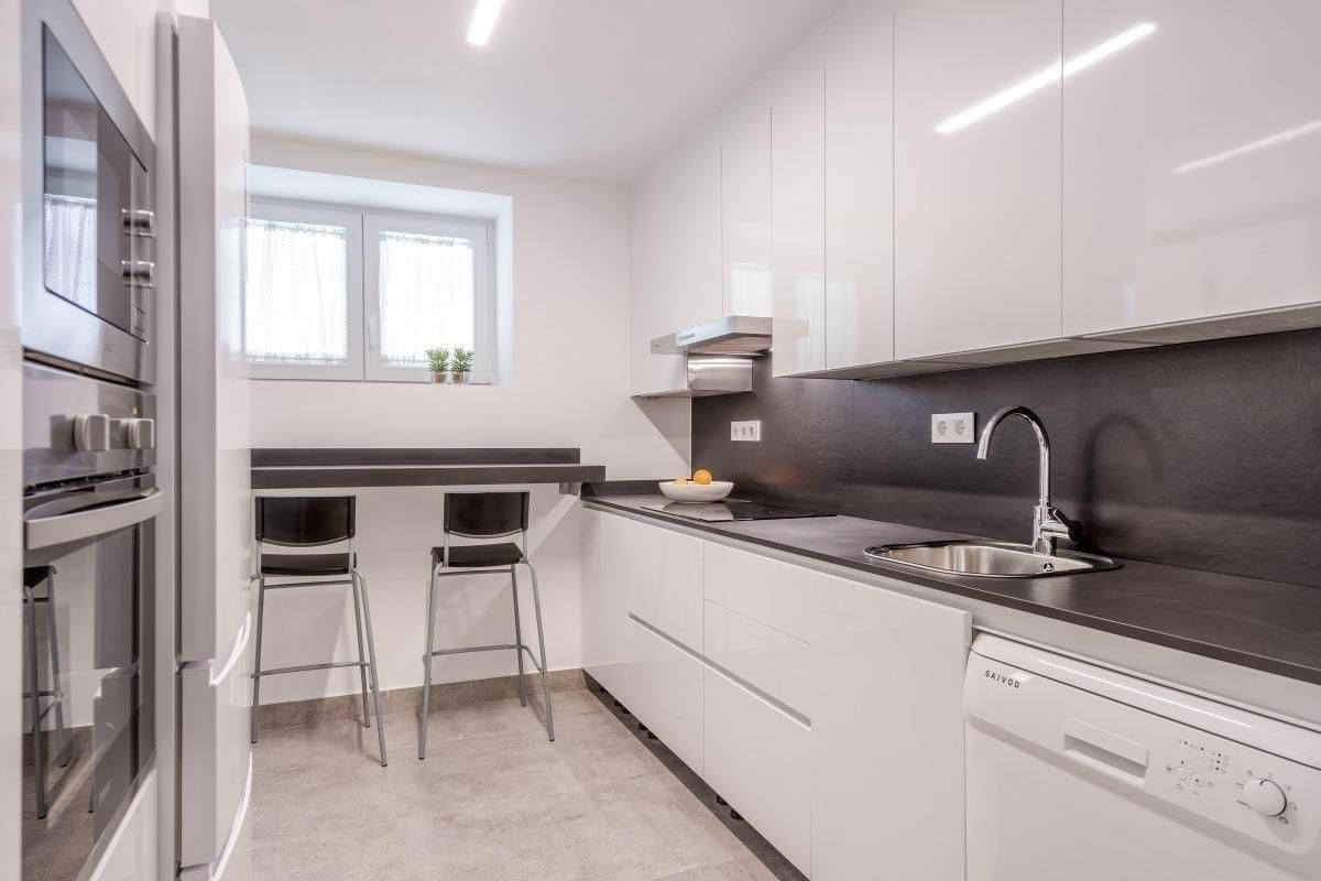 Cuina de Apartament de lloguer en Tossa de Mar amb Aire condicionat i Alarma