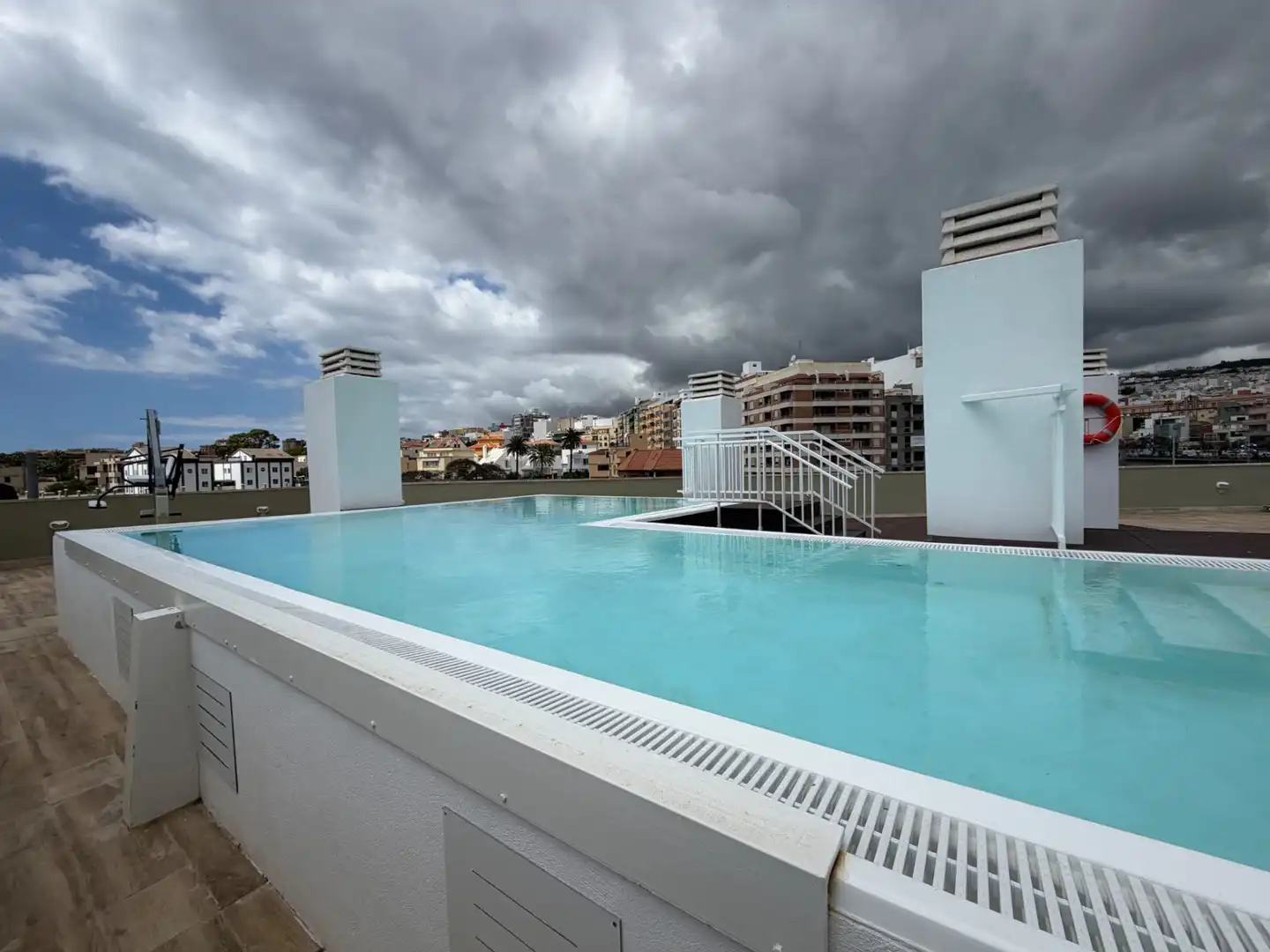 Swimming pool of Flat for sale in Santa Cruz de Tenerife  with Storage room, Furnished and Oven