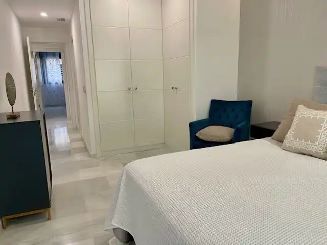 Dormitori de Apartament en venda en Marbella amb Aire condicionat, Calefacció i Jardí privat