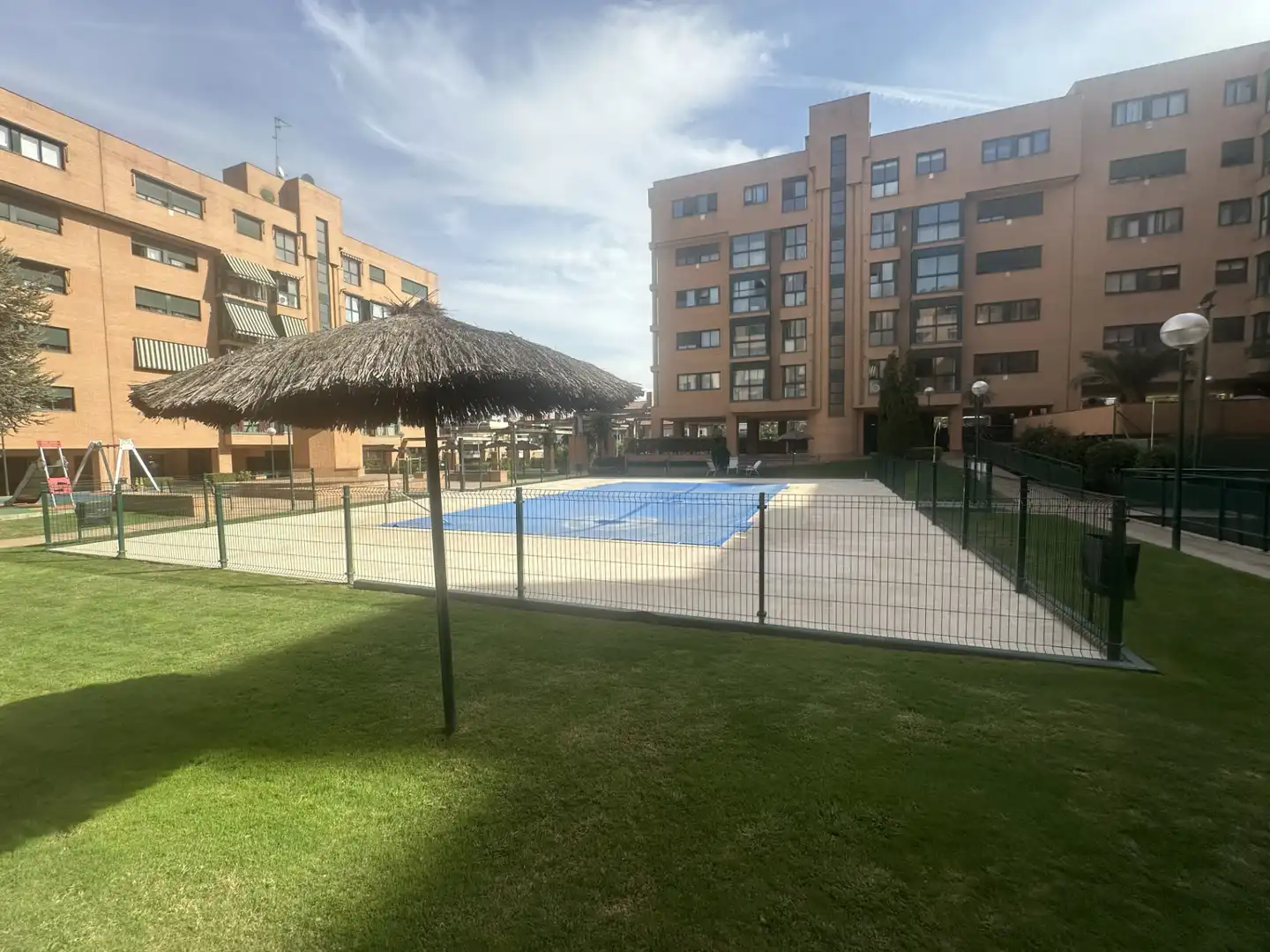 Piscina de Pis en venda en Madrid amb Aire condicionat, Calefacció i Jardí privat