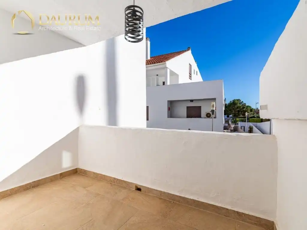 Vista exterior de Dúplex en venta en Marbella con Aire acondicionado, Calefacción y Terraza