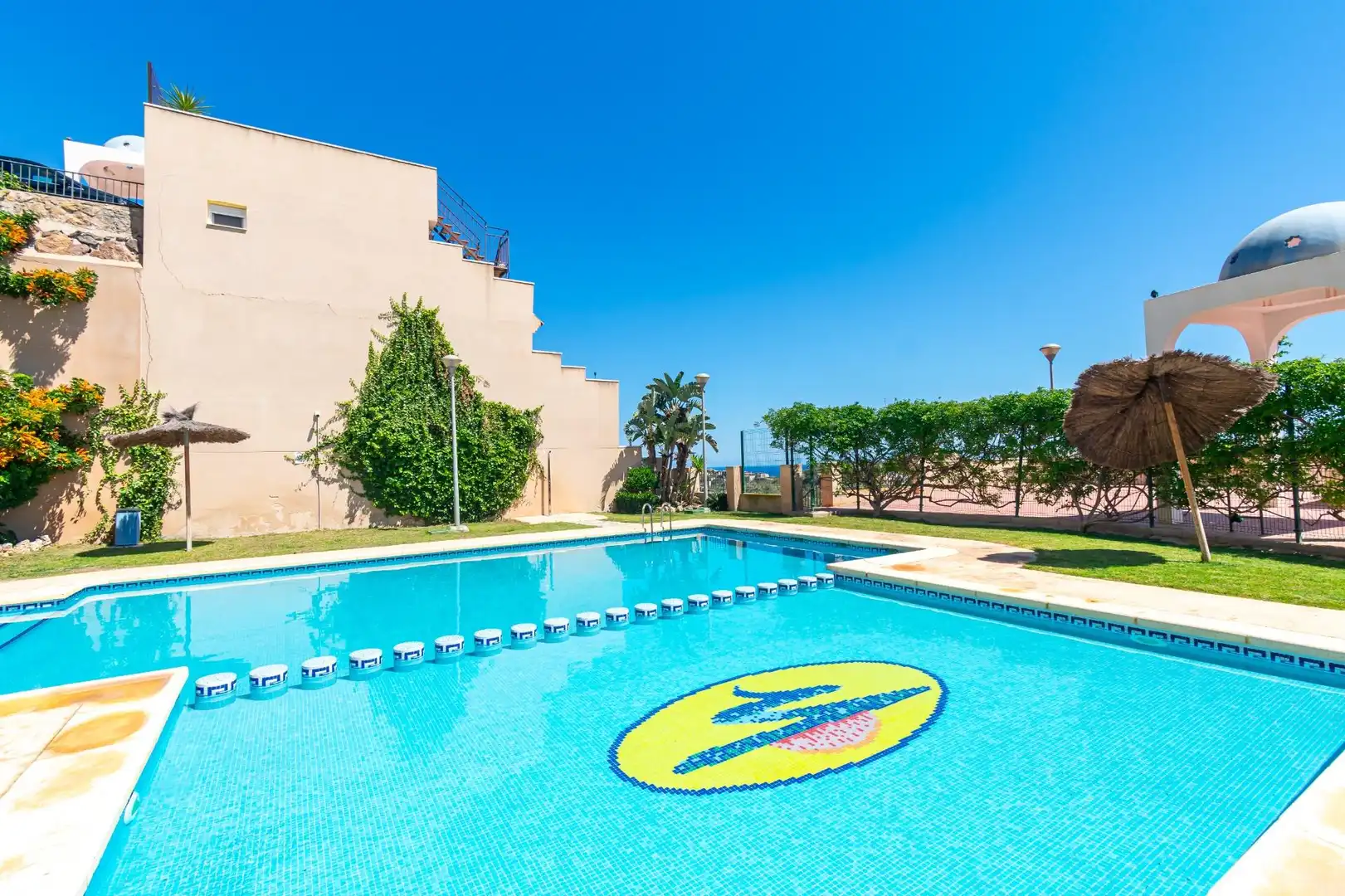 Piscina de Apartament en venda en Águilas amb Aire condicionat, Terrassa i Moblat